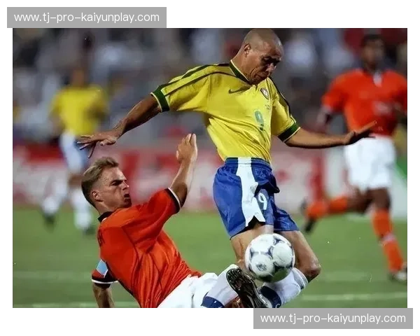 永恒的经典：1998世界杯巴西对阵荷兰——一场不朽的对决